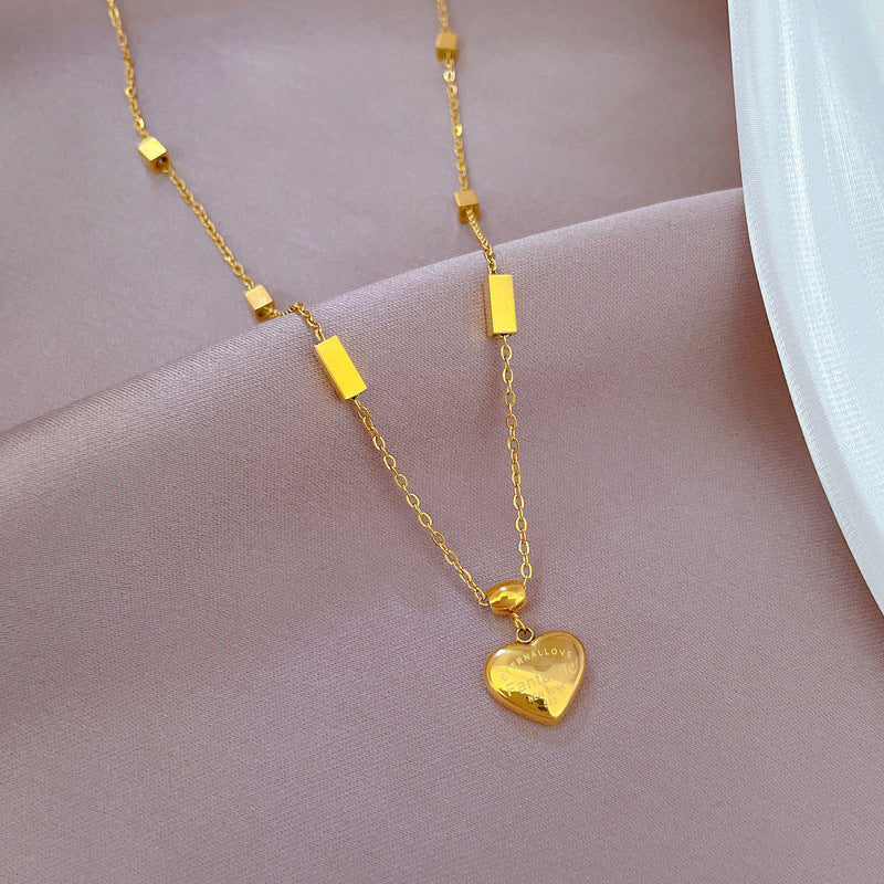 Collar minimalista de titanio y acero con colgante de corazón para mujer, cadena chapada en oro con patrón floral
