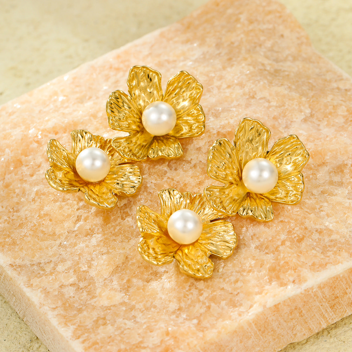 Vintage Style Petal-Shaped Stainless Steel Stud Earrings with Pearl Inlay and Textured Fringe Detail
