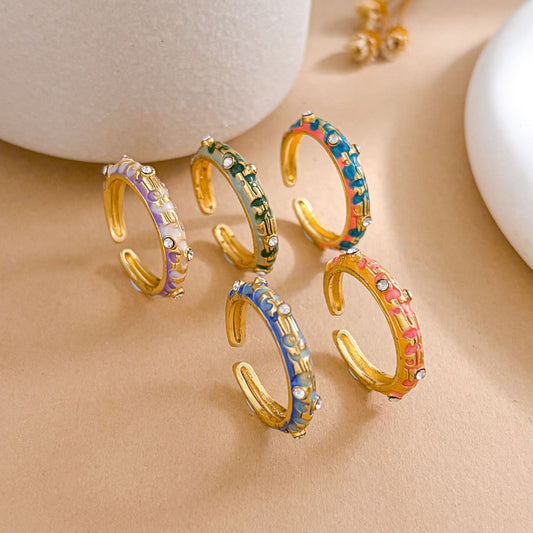 Sweet Minimalist Gold Plated Brass Ring with Rhinestone Inlay and Drip Oil Floral Heart Design for Women