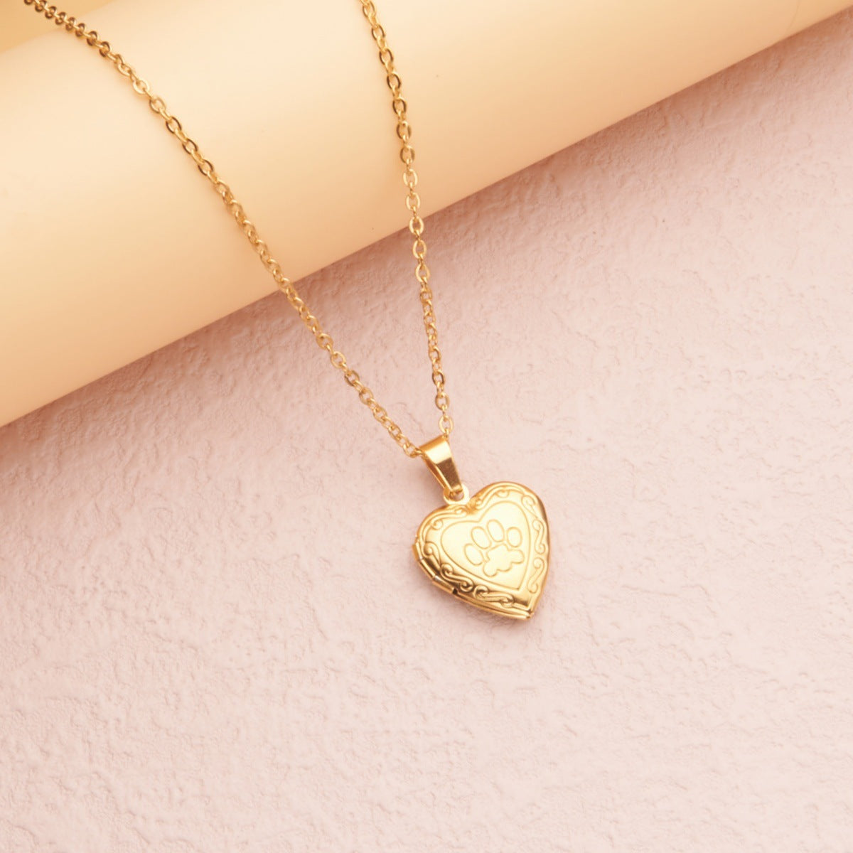 Collana con Pendente Minimalista a Cuore in Acciaio Inossidabile, Design con Cornice Portafoto Apribile e Finitura Galvanizzata
