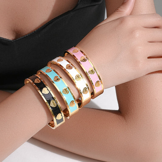 Bracciale Minimalista da Donna a Cuore in Acciaio al Titanio Placcato con Dettagli in Strass