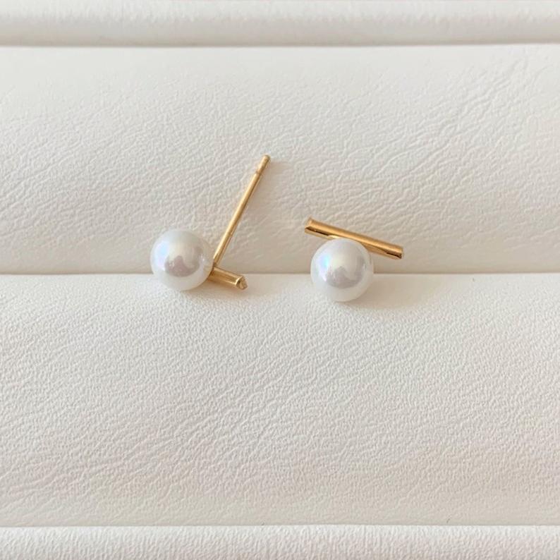 Pendientes minimalistas de tuerca con forma de gota de agua en plata de ley 925 con perla para mujer, con diseño de líneas limpias