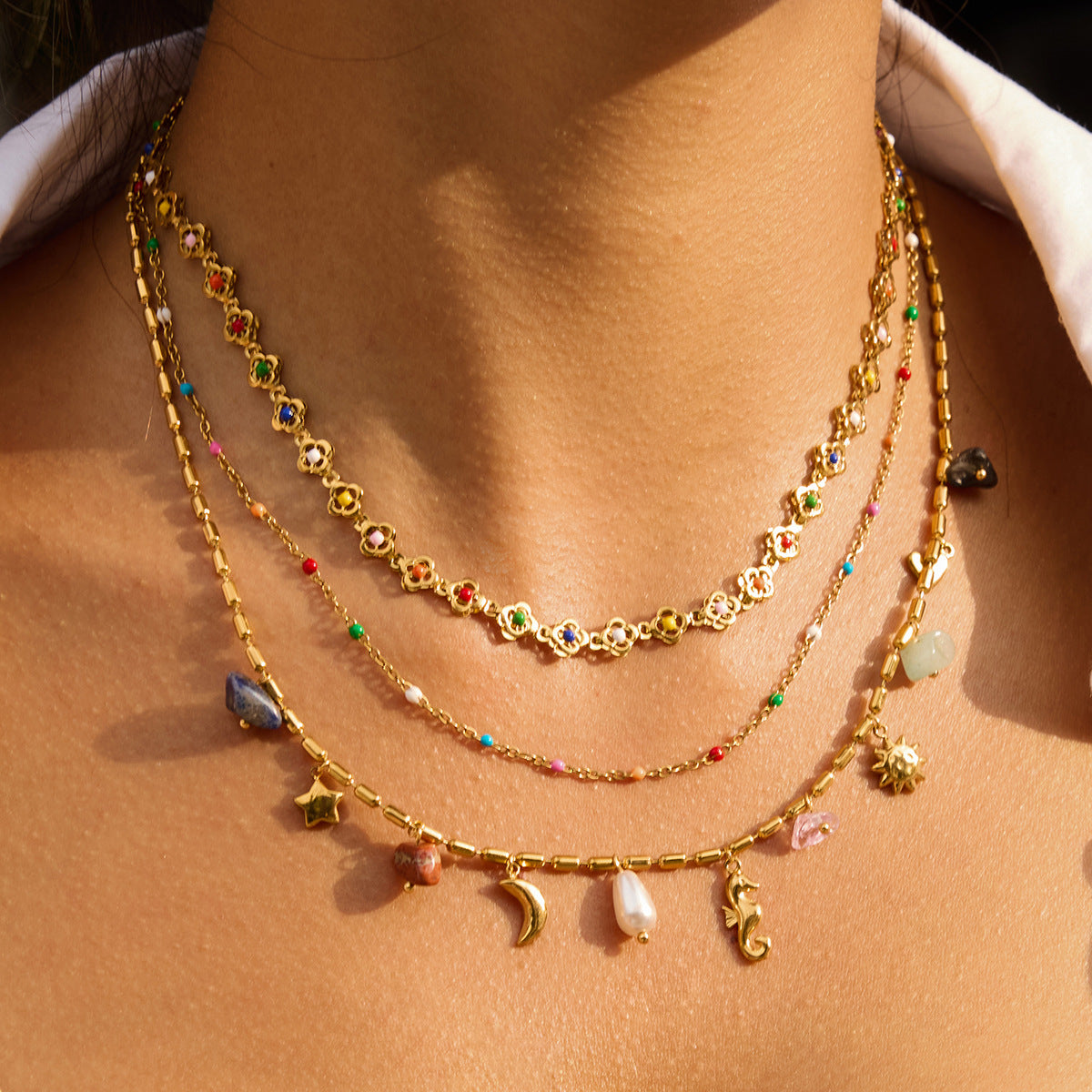 Set di Collana e Bracciale in Acciaio al Titanio con Finitura Placcata a Motivo Floreale da Donna
