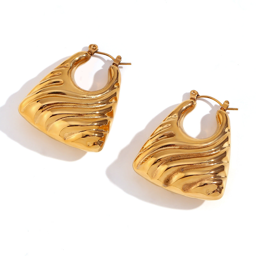 Orecchini a clip geometrici alla moda in acciaio inossidabile con placcatura in oro 18 carati e texture ondulata diagonale da donna