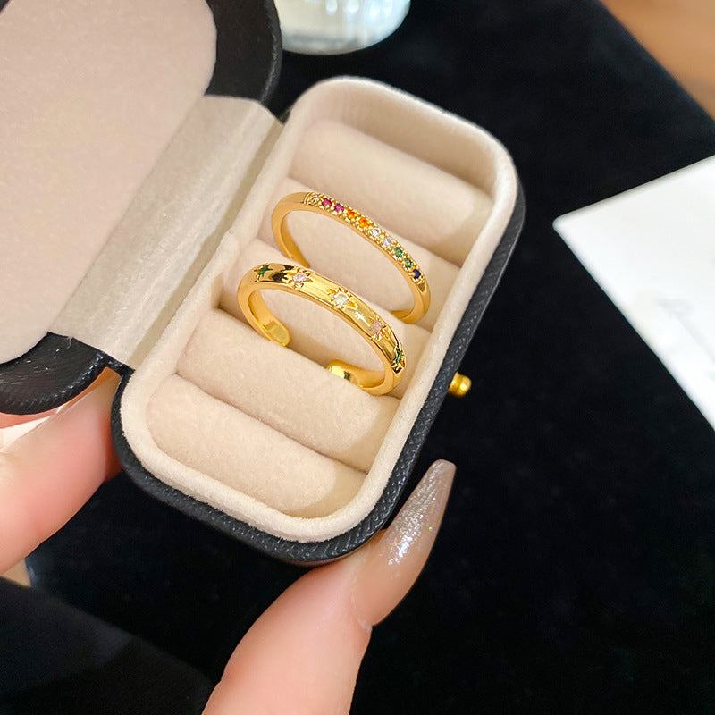 Anello da donna aperto a rombo a forma di fiore di iris in rame con intarsio di zirconi, ispirato al vintage