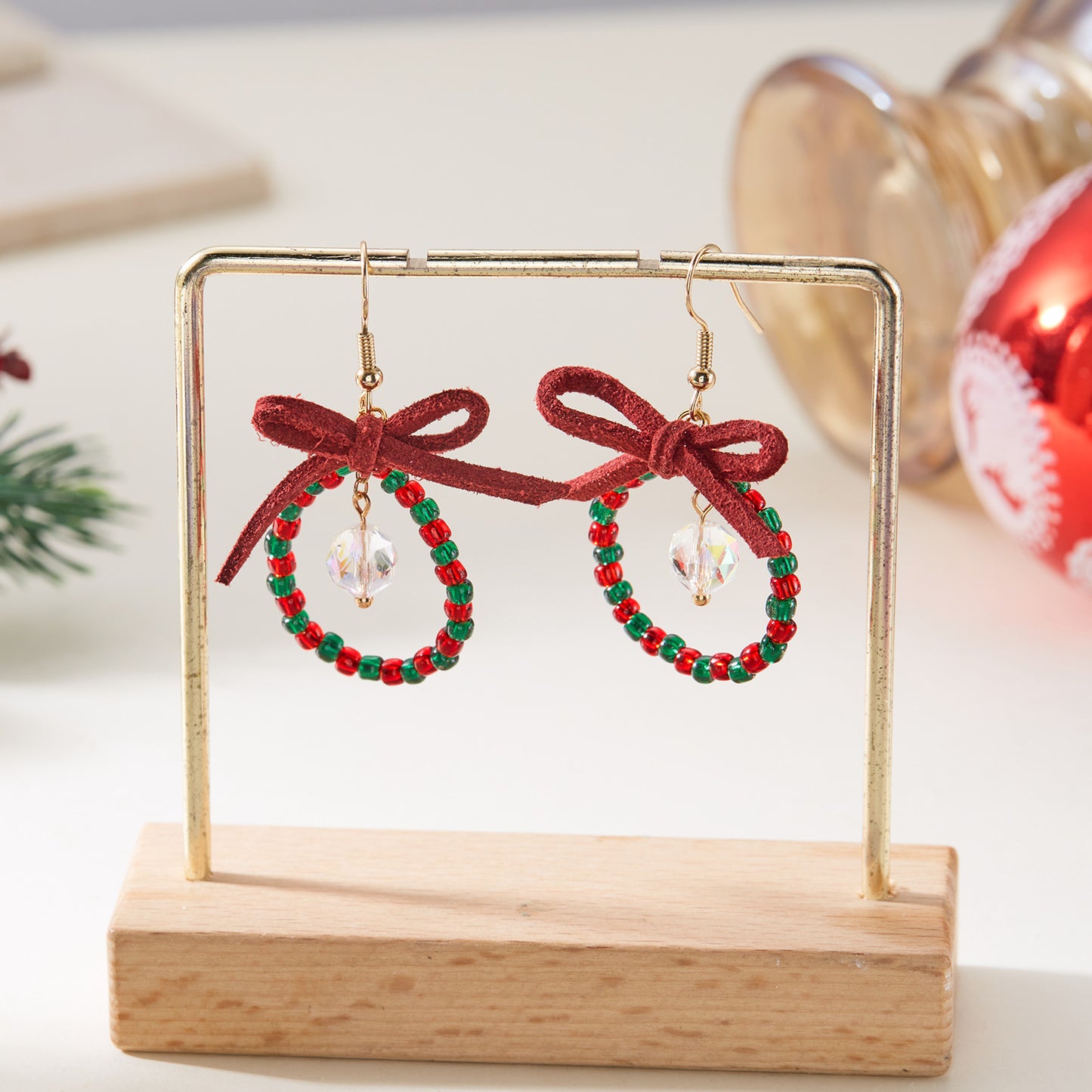 Pendientes largos asimétricos vintage con motivos navideños en pedrería y abalorios sobre base de metal chapado para mujer