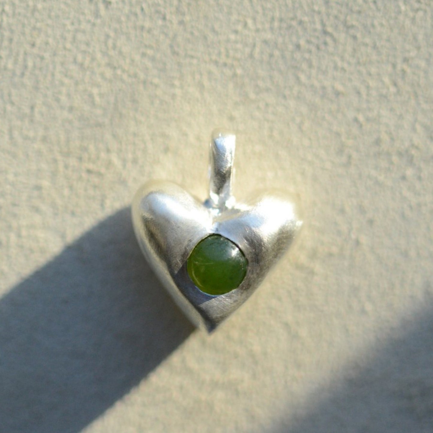 Collana con ciondolo a barra placcato in acciaio inossidabile con zirconi cubici a cuore minimalista
