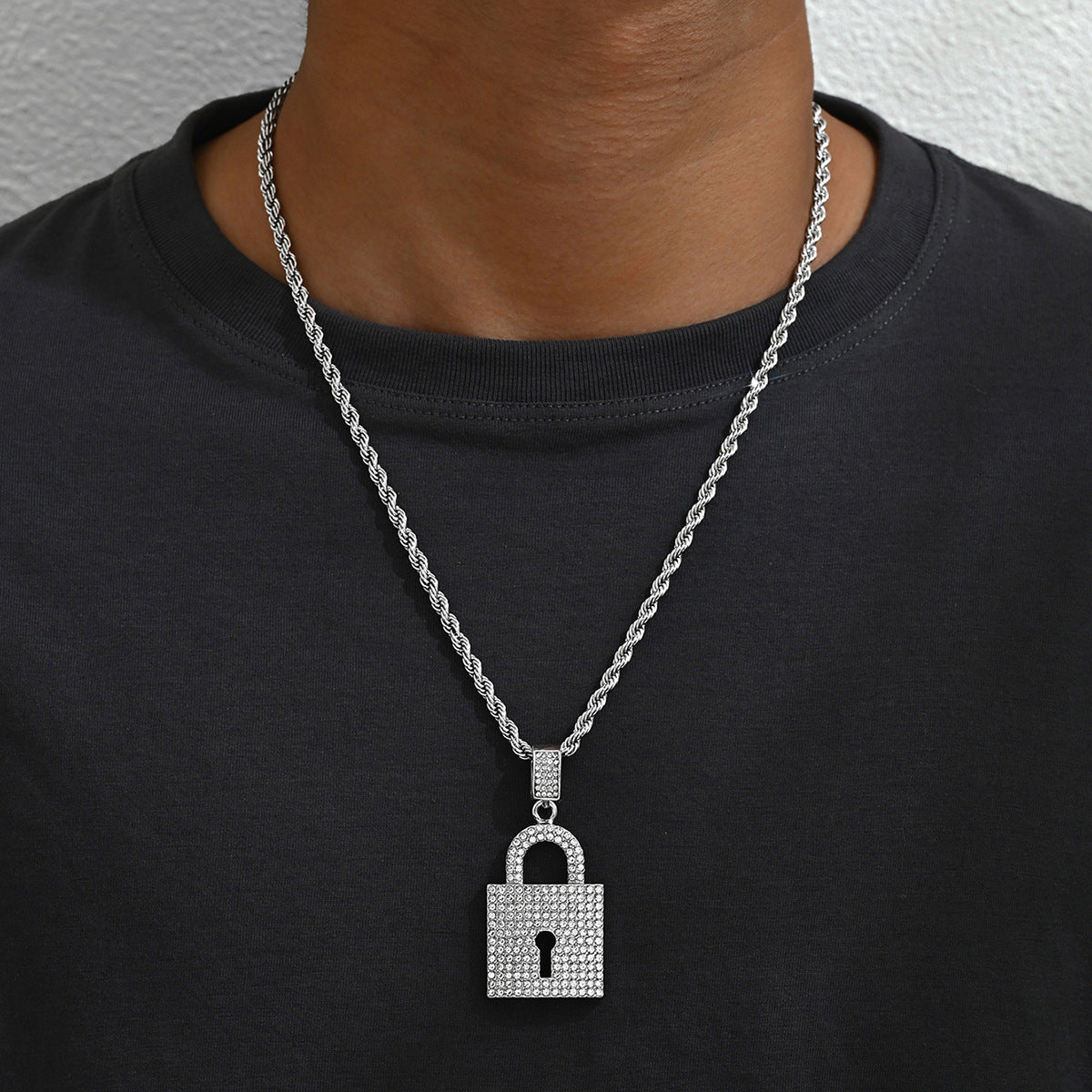 Collana da uomo con ciondolo a forma di lucchetto in stile hip hop, con corpo in lega e intarsio di strass su catena cubana