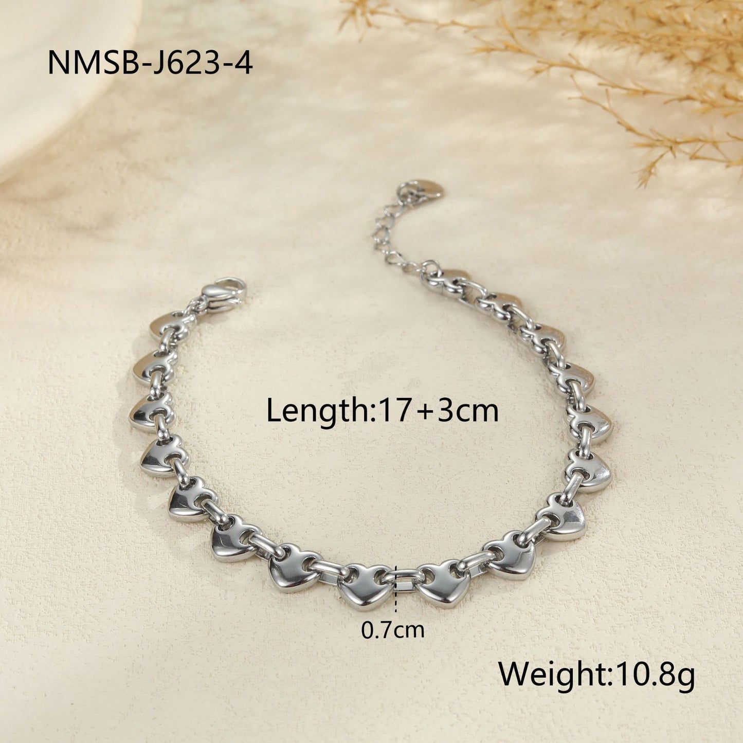 Fashionable Hollow Heart Stainless Steel Bracelet for Women with Plated Finish Minimalist Elegant Luxury Style