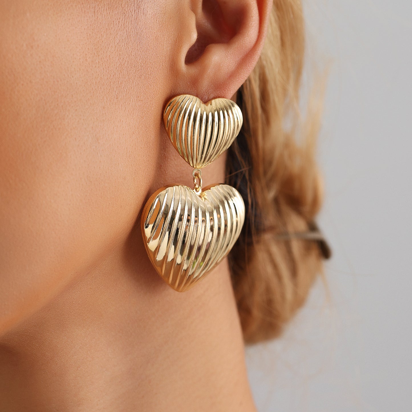 Pendientes de aleación con forma de corazón, minimalistas vintage y con baño para mujer