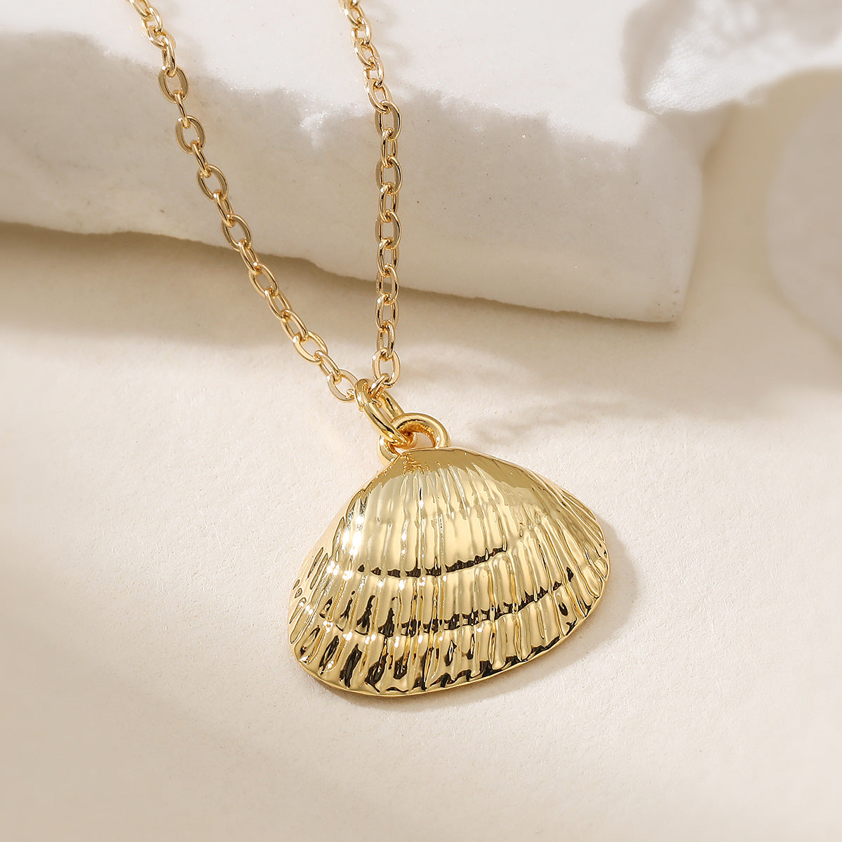 Minimalist 18K Gold Plated Brass Geometric Shell Starfish Pendant Necklace for Women