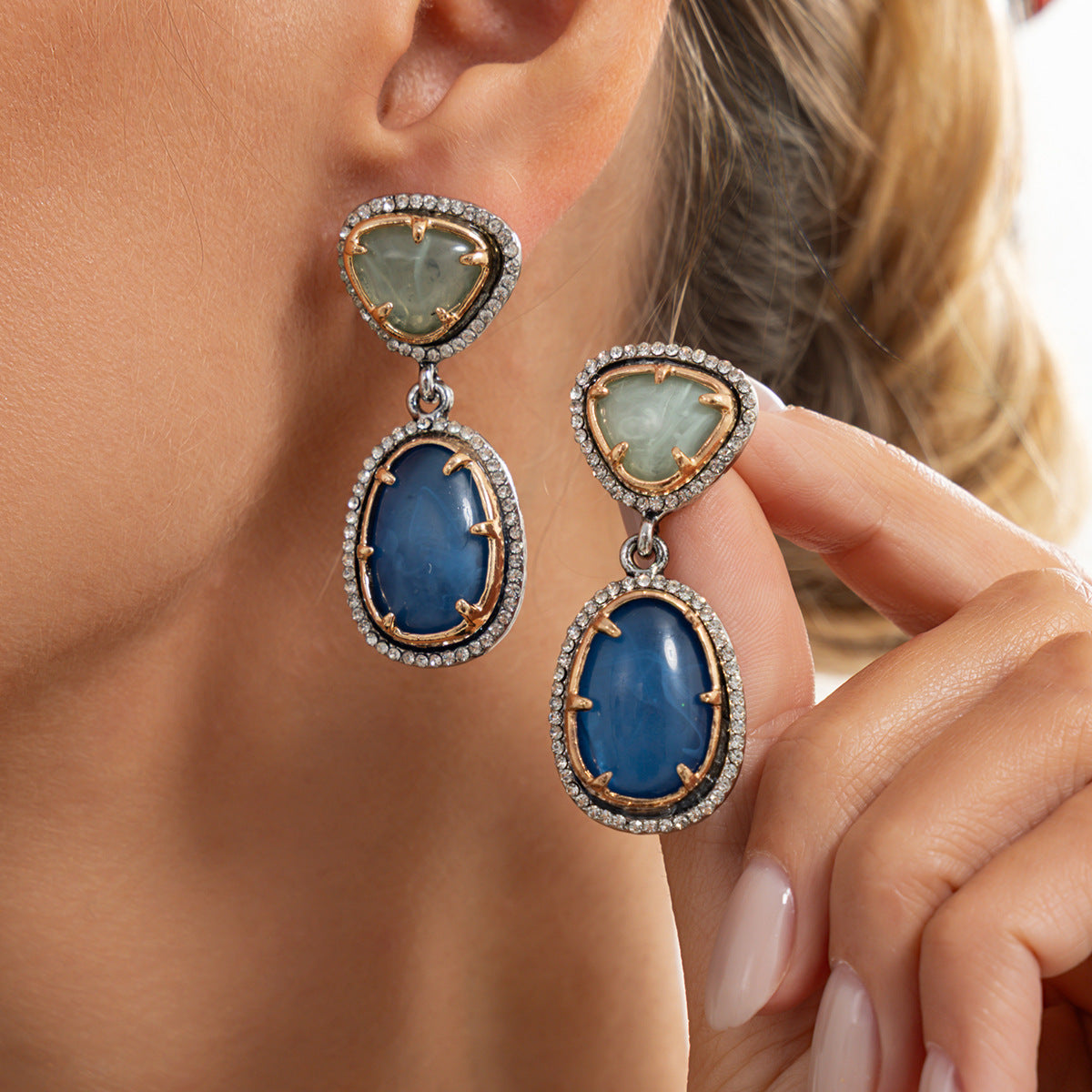 Vintage Geometric Teardrop Rhinestone Inlaid Resin Plated Zinc Alloy Earrings for Women