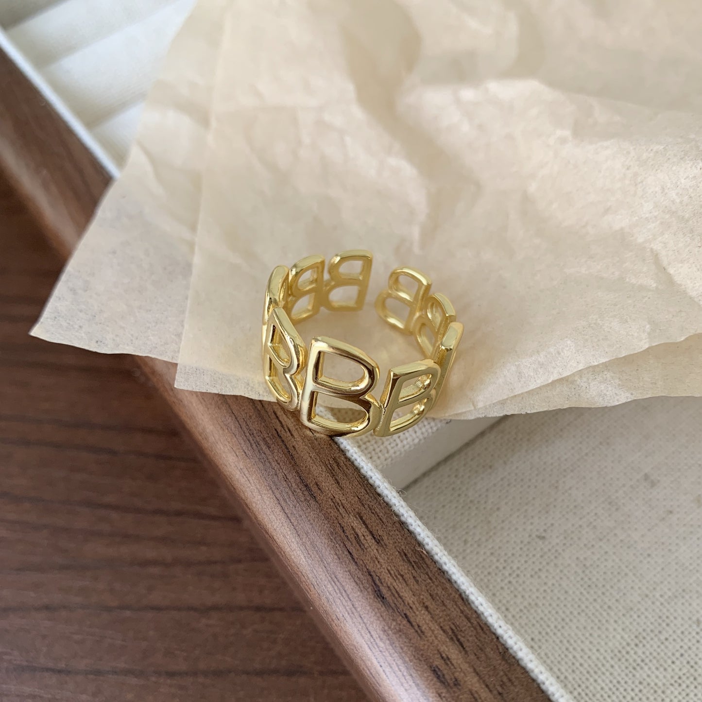 Anillo minimalista con forma de corazón de plata de ley 925 con acento cuadrado biselado para mujer