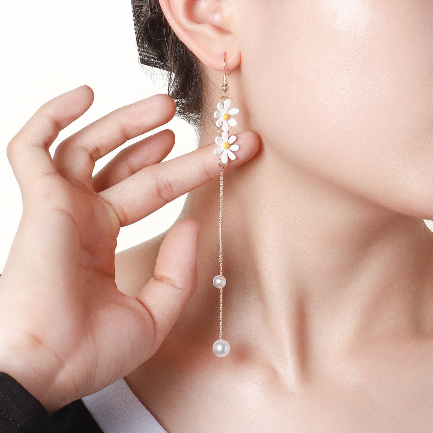 Minimalist Long Bar-Style Alloy Earrings with Pearl-Like Finish, Vintage-Inspired Daisy Flower and Moon Motif, Tassel Accents, for Women