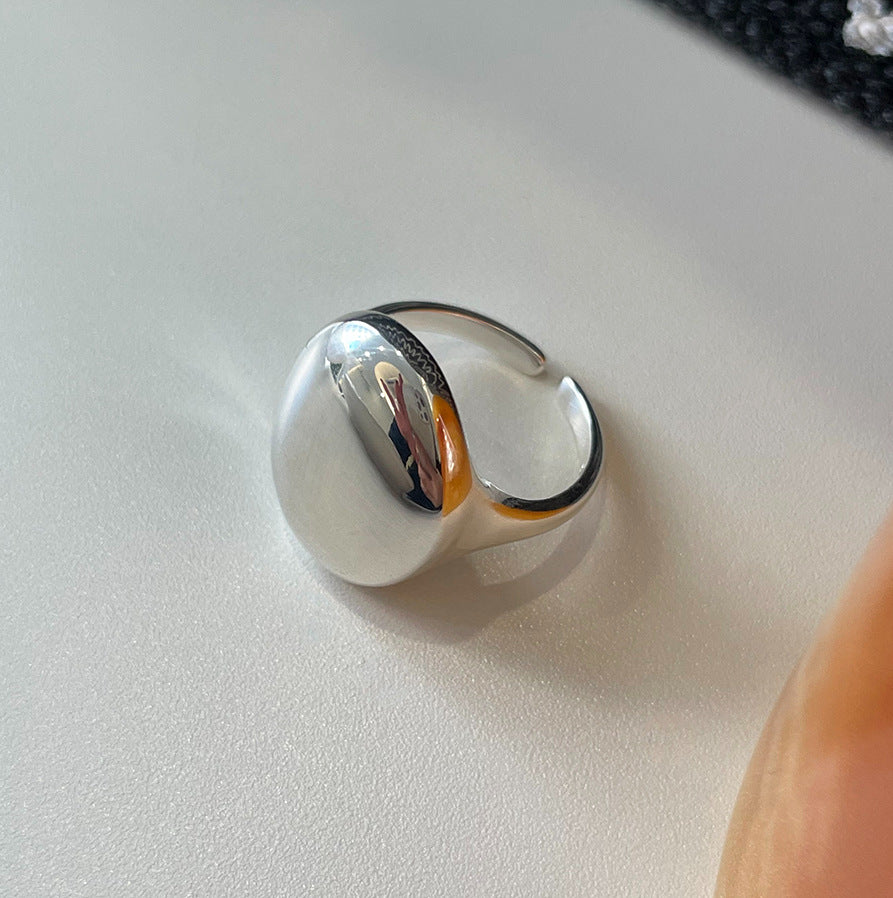 Anello da donna minimalista a ovale geometrico lucido in argento sterling 925