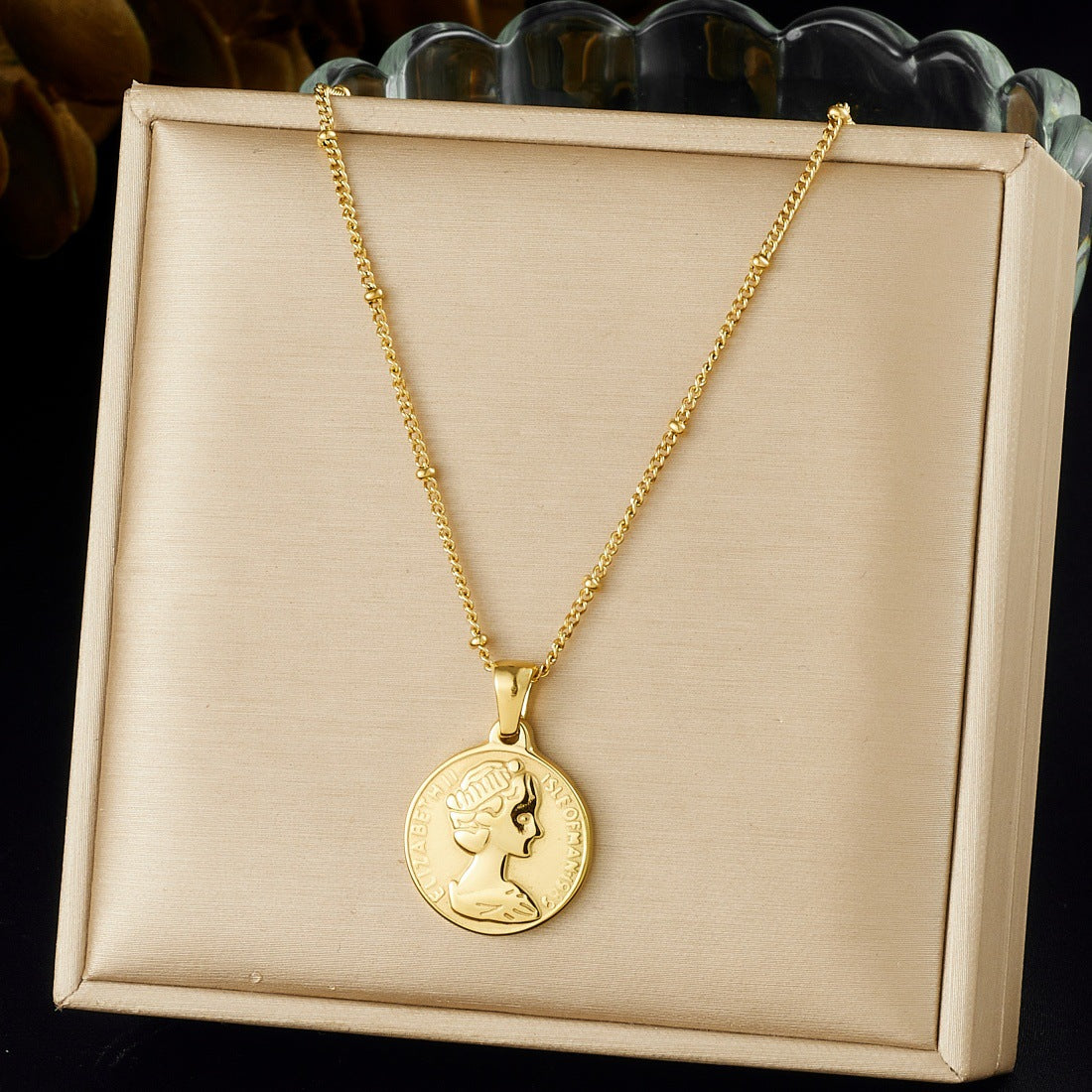 Vintage Gold Plated Round Geometric Relief Portrait Pendant Stainless Steel Necklace for Women
