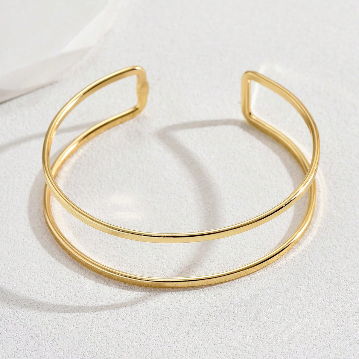 Pulsera Larga Irregular Estilo Lujoso para Mujer Brazalete Abierto Ajustable Hecho de Aleación de Zinc con Acabado Galvanizado