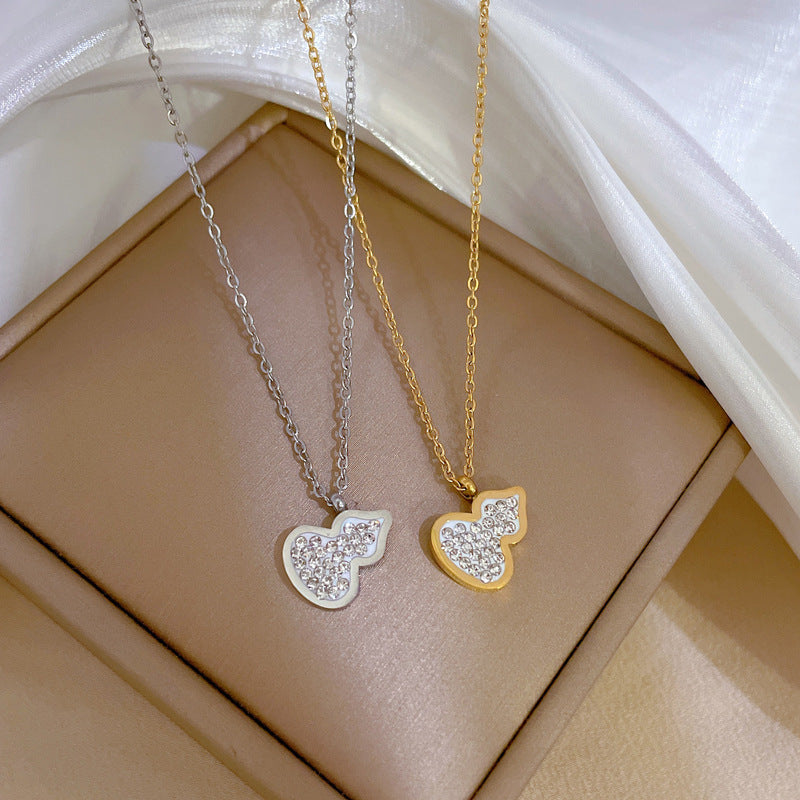 Collana Minimalista di Lusso a Forma di Zucca in Acciaio al Titanio da Donna con Placcatura in Oro e Delicata Catena a Maglie