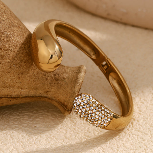 Pulsera Minimalista de Acero Inoxidable Enchapada en Oro de 18K con Cabeza de Serpiente y Diamantes de Imitación Blancos para Mujer