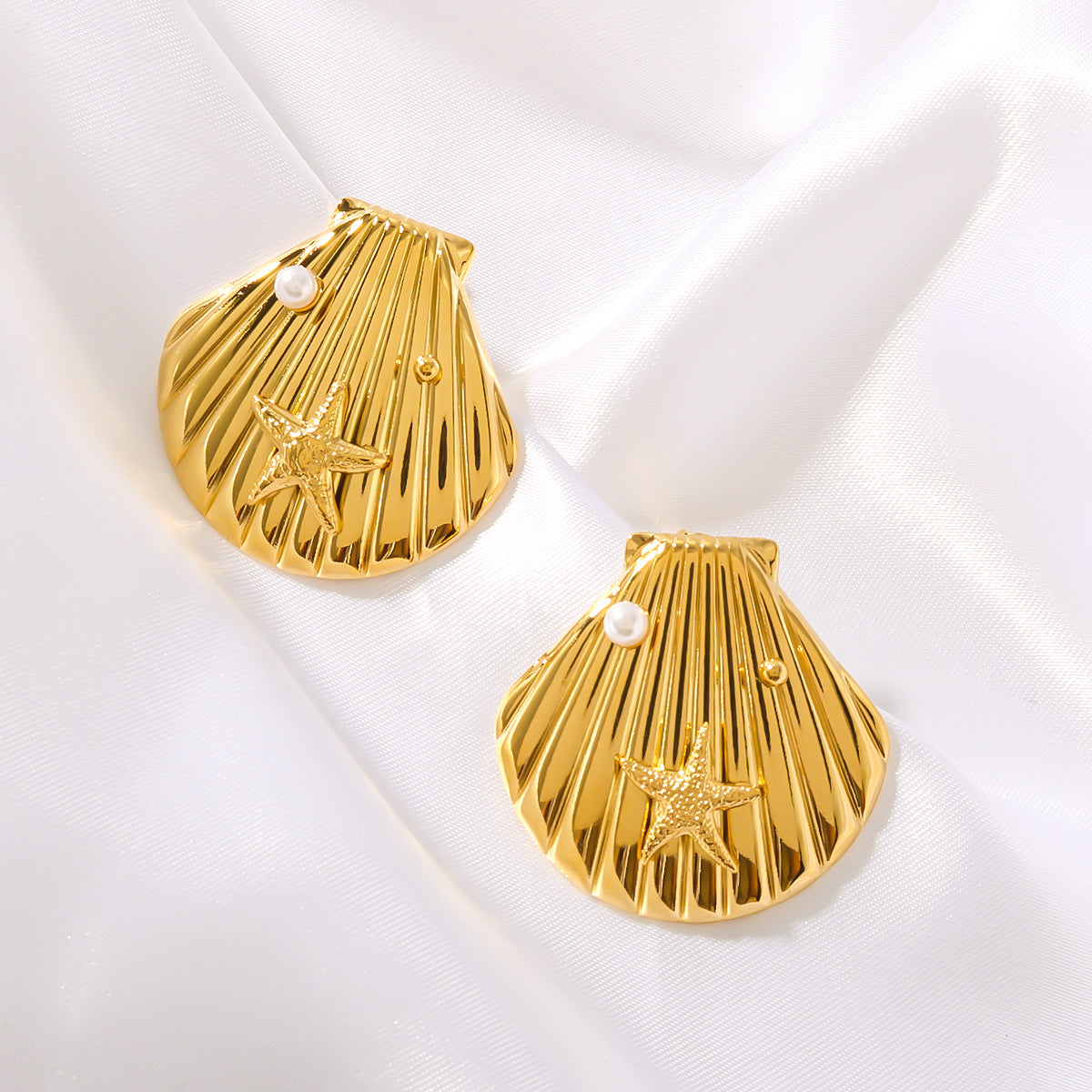 Orecchini estivi minimalisti a ventaglio in acciaio inossidabile con placcatura in oro 18 carati, intarsi in perle e conchiglie, design geometrico