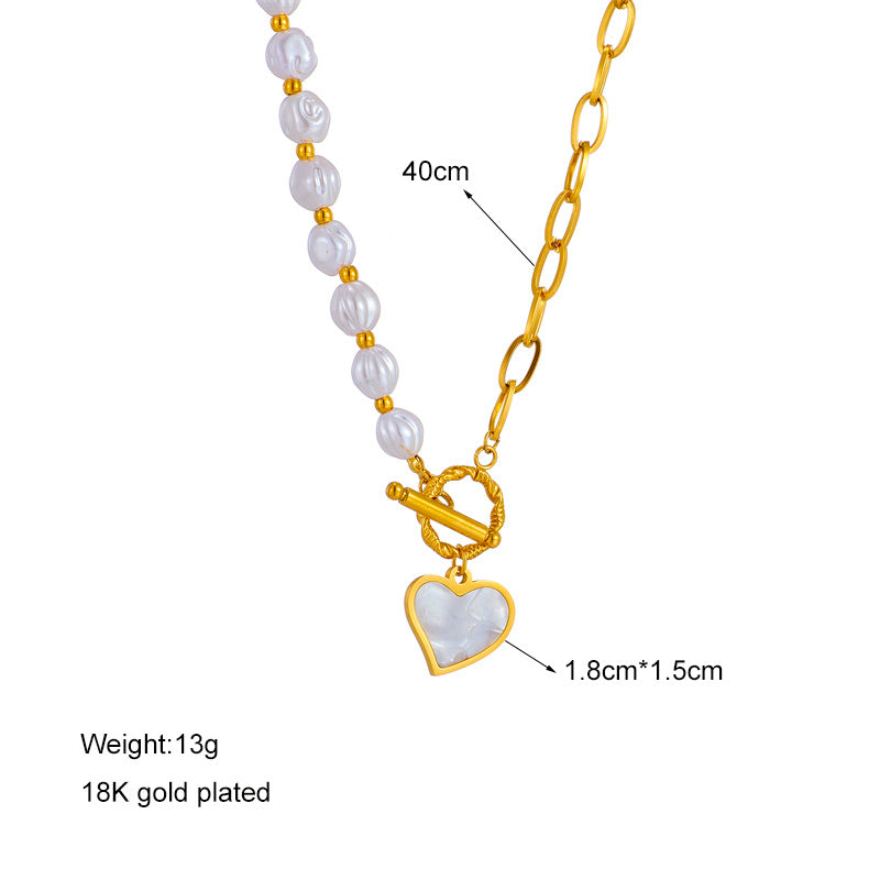 Collar con colgante de corazón asimétrico minimalista en acero de titanio con detalles de perlas y acabado galvanizado