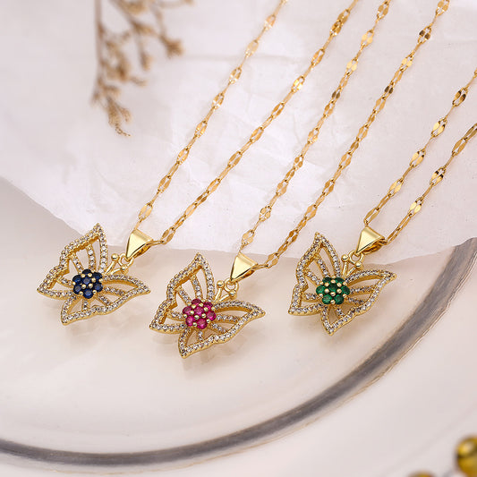Collana con Pendente a Farfalla Minimalista da Donna Realizzata in Ottone con Placcatura in Oro Vero e Intarsio in Zirconi