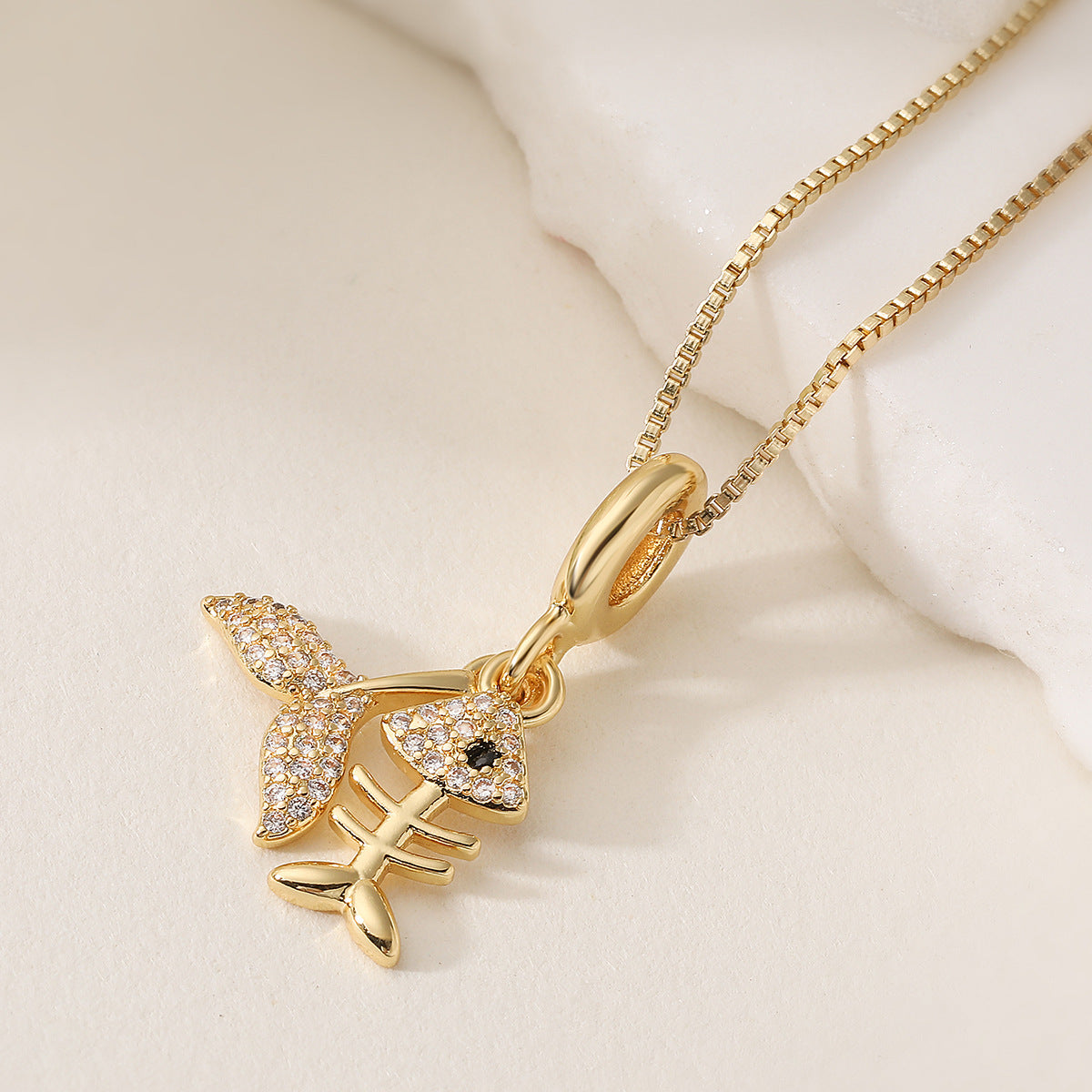 Minimalist 18K Gold Plated Brass Geometric Starfish Cubic Zirconia Pendant Necklace for Women