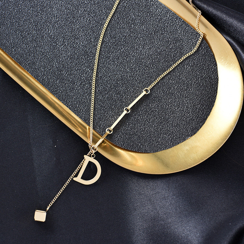 Collar Colgante de Letra D Minimalista Luxe de Acero de Titanio para Mujer Cadena Corta de Punto con Acabado Chapado