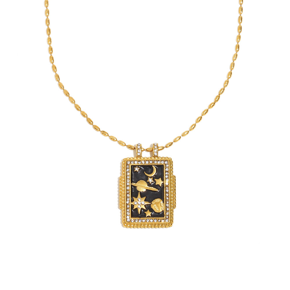 Collar de mujer con colgante cuadrado geométrico de estilo vintage en acero inoxidable con baño de oro de 18 quilates y acabado esmaltado
