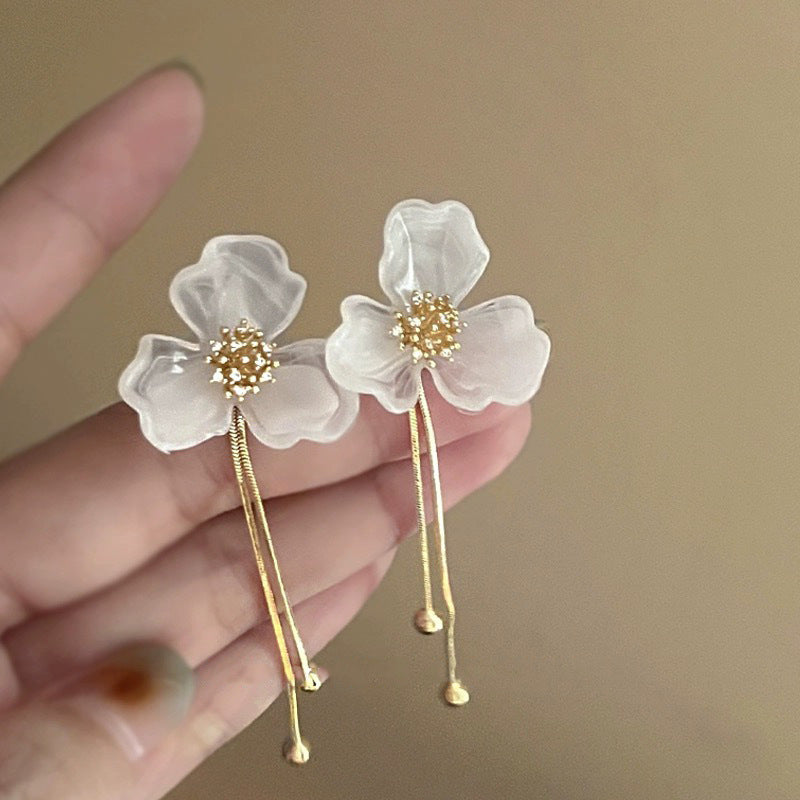 Orecchini a perno con perle dolci, eleganti e floreali per donna con perni in argento sterling 925