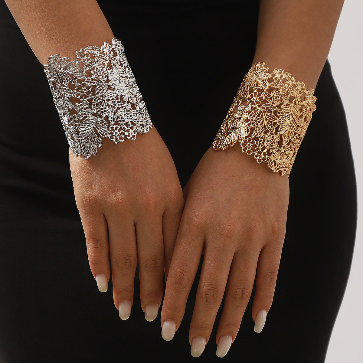 Bracciale rigido aperto minimalista di lusso con foglie e fiori per donna in lega con finitura placcata