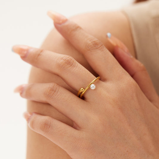 Anillo de mujer de acero inoxidable chapado en oro de 18 quilates con incrustaciones de perlas de agua dulce de geometría irregular minimalista francesa