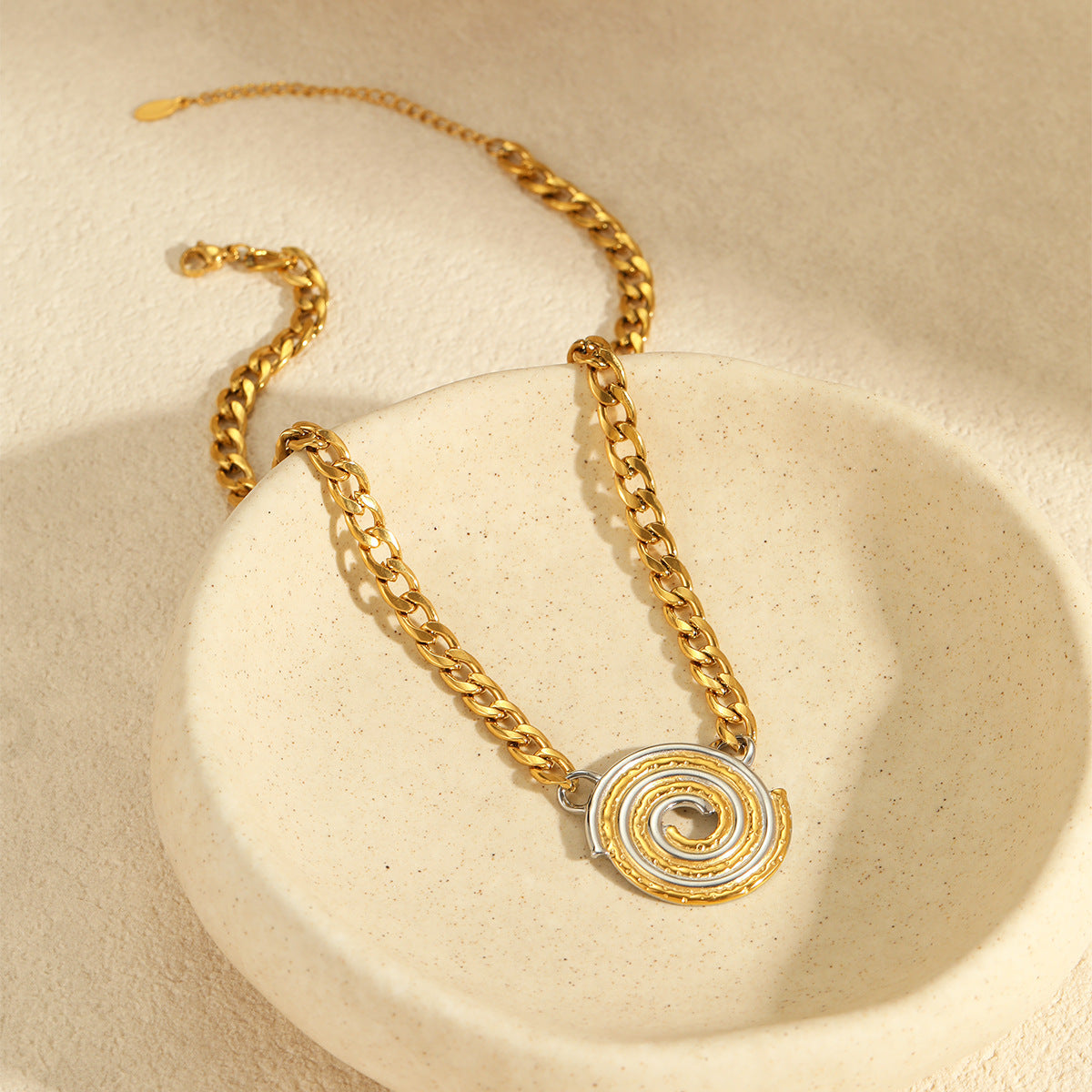 Fashion Minimalist Geometric Stainless Steel Pendant Necklace for Women with Gold and Silver Plating