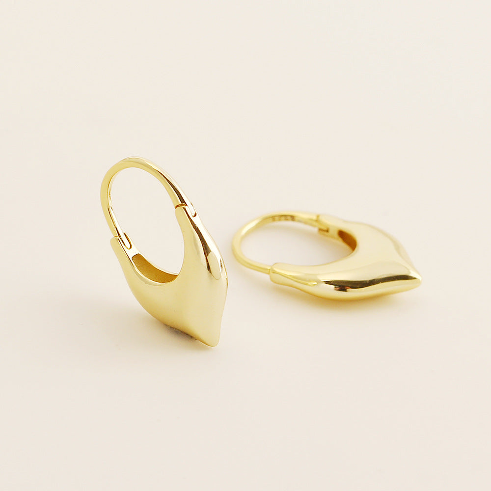 Pendientes de aro de plata de ley S925 con forma de corazón, estilo dulce y atrevido, con acabado chapado para mujer