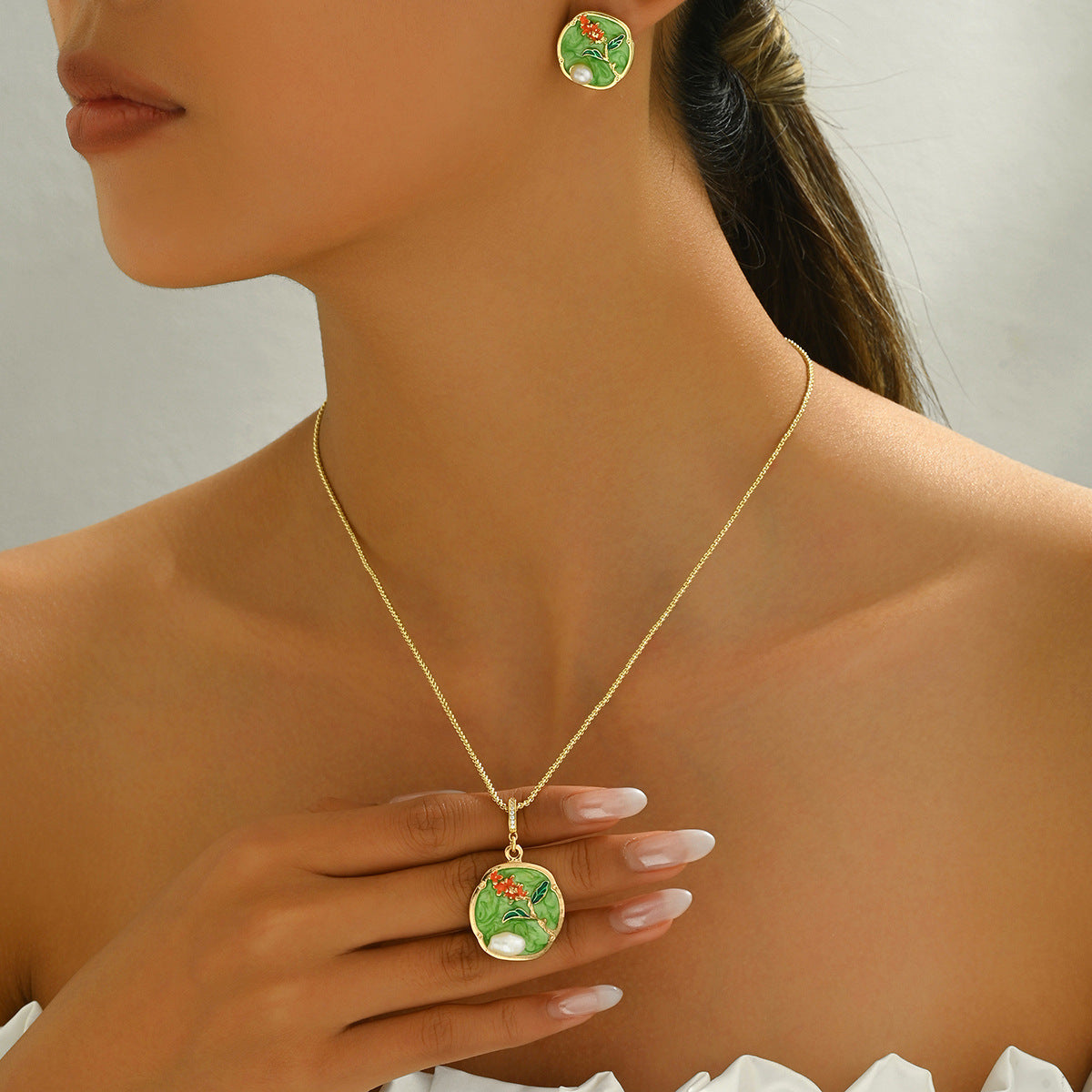 Collana con pendente e orecchini in stile rustico floreale da donna, in lega, smalto a goccia, con perle finte e catena per clavicola