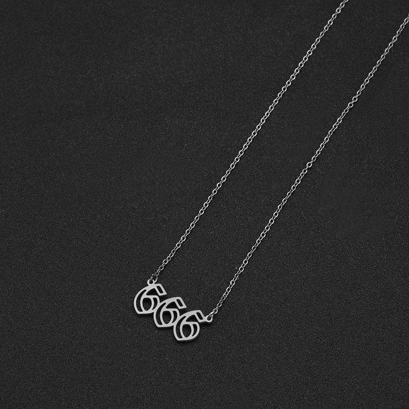 Collar Minimalista de Acero Inoxidable con Colgante de Número Grabado en Cadena O para Mujer