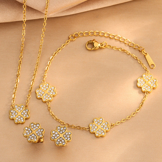 Elegante Set da Donna Collana Bracciale Orecchini in Acciaio Inossidabile con Intarsio di Strass Trifoglio a Quattro Foglie