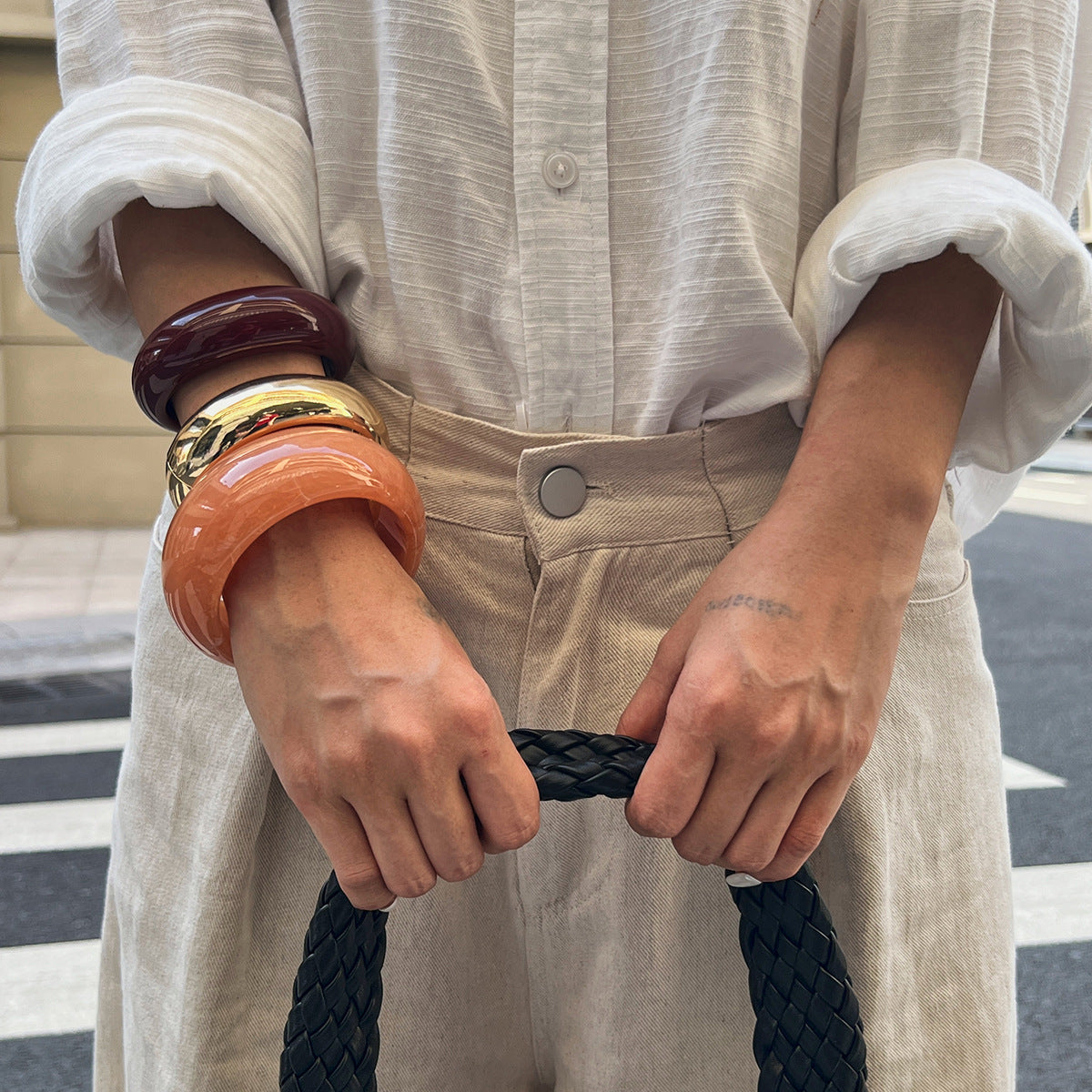 Brazalete ancho tipo puño grande con efecto degradado de inspiración vintage y acabado galvanizado para mujer