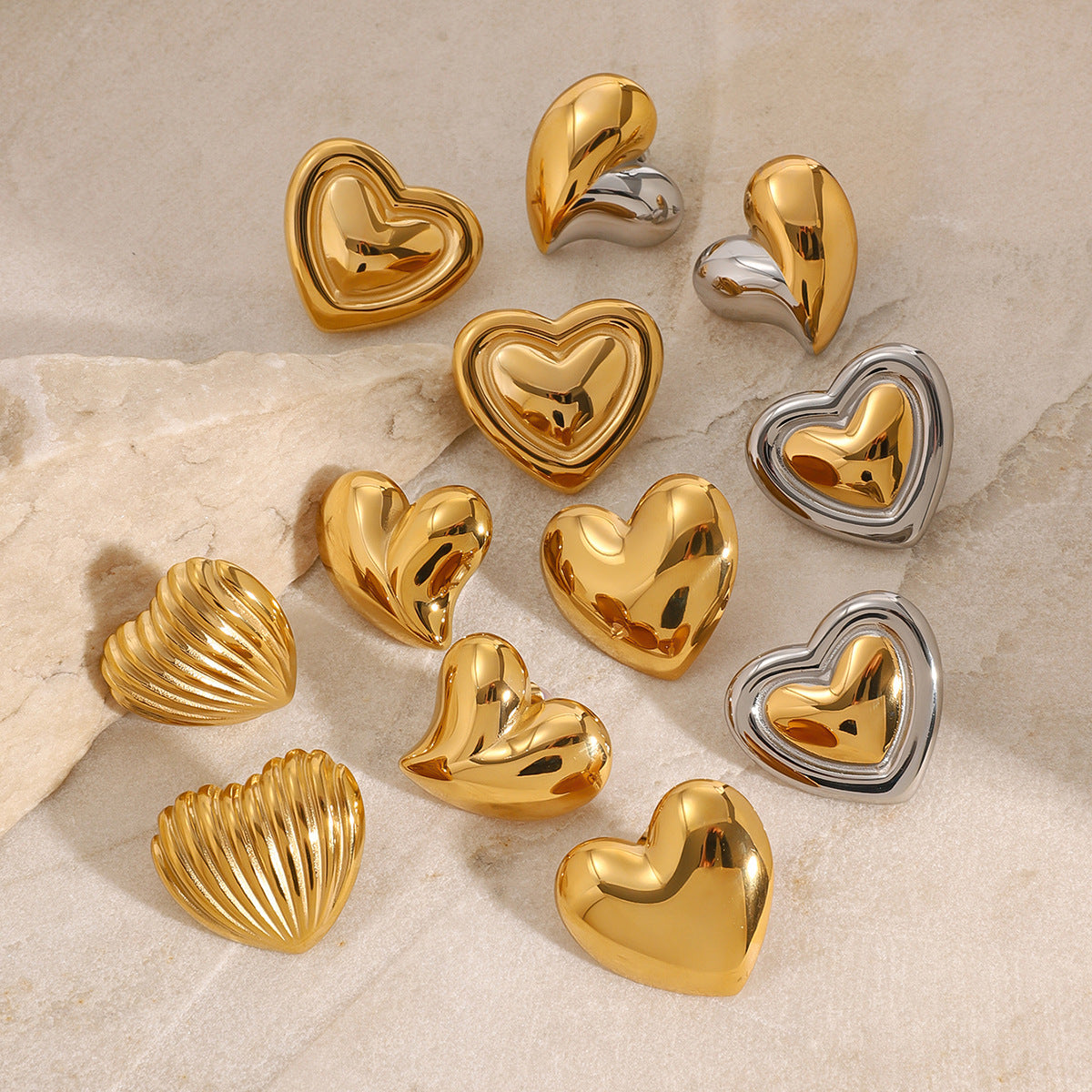 Pendientes de acero inoxidable minimalistas con forma de corazón y acabado chapado para mujer
