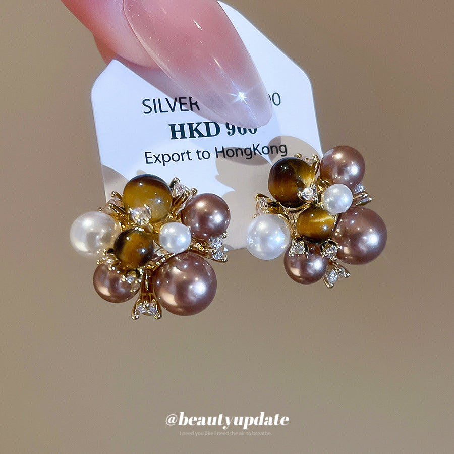 Orecchini pendenti floreali vintage con perle finte, intarsi in zircone e perno in acciaio inossidabile da donna