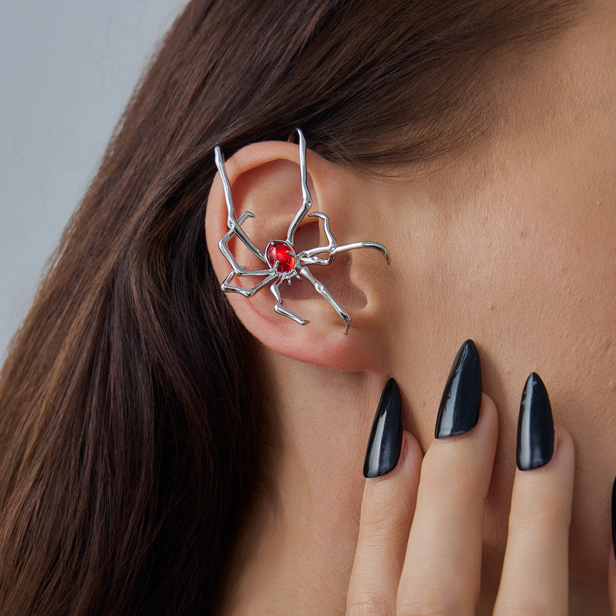 Sweet and Edgy Spider Outline Ear Cuffs for Women Alloy Earrings with Rhinestone Inlay Dark Aesthetic Halloween Jewelry