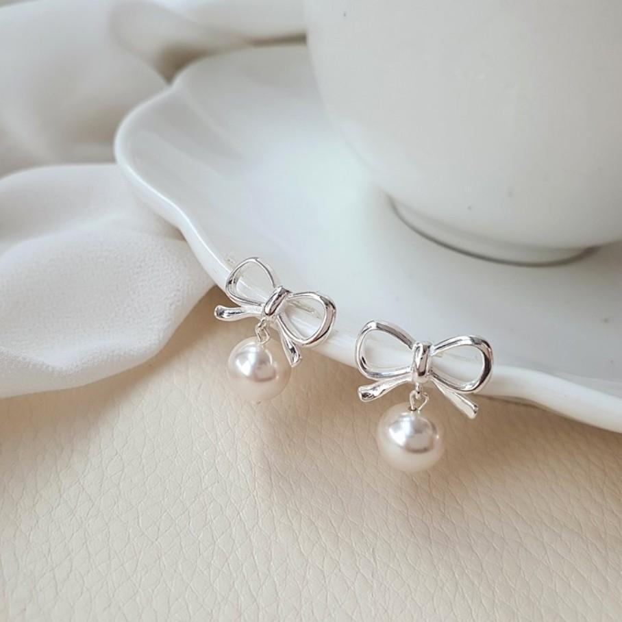 Dulces Pendientes de Lazo y Perlas en Plata de Ley 925 con Diseño de Gota