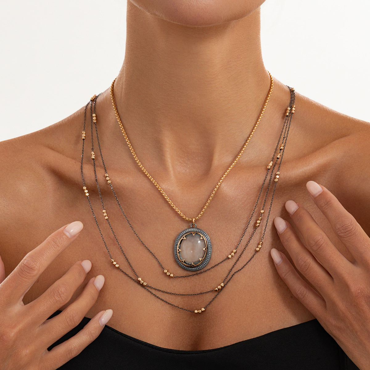 Vintage Hip-hop Geometric Round Zinc Alloy Pendant Iron Plated Necklace for Women