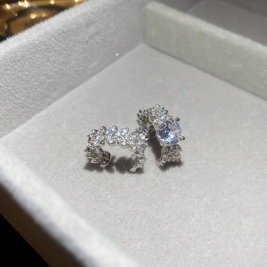 Luxury-Style Zirconia Bow-Shaped Ear Cuffs for Women Non-Piercing Delicate Fashion Ear Jewelry