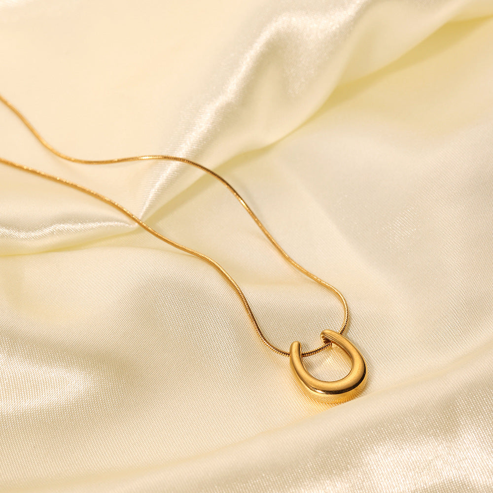 Collana con ciondolo geometrico a forma di U stile INS da donna in acciaio inossidabile placcato oro 18 carati