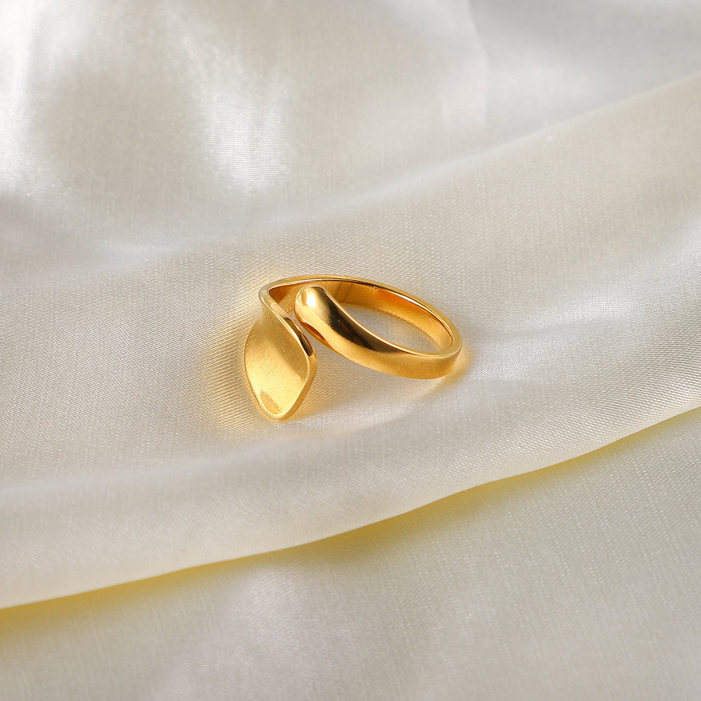 Geometric Irregular Open Ring for Women in Titanium Steel with 18K Gold Plating