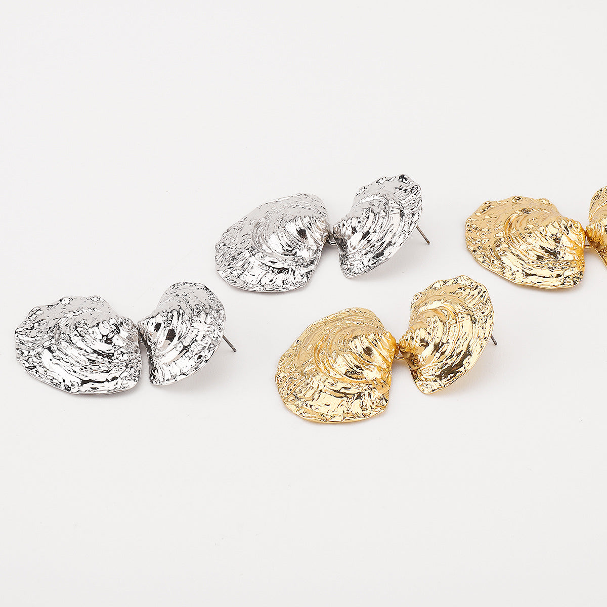 Pendientes de Aleación con Textura Geométrica Ondulada Minimalista y Postes de Acero Inoxidable, Diseño Irregular Inspirado en Conchas Marinas para Mujer