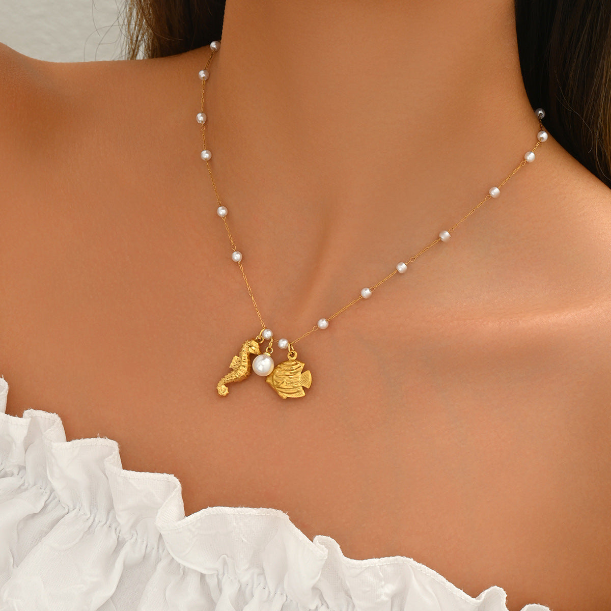Collar con colgante de caballito de mar geométrico para mujer en cobre con incrustaciones de perlas, joyería de moda inspirada en el océano