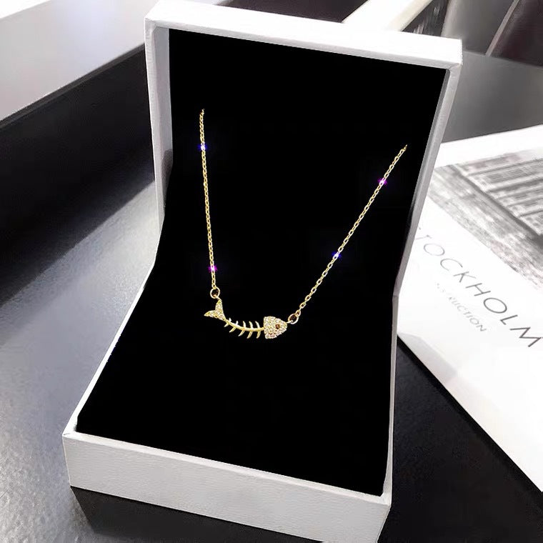 Minimalist Fashionable Fishbone Pendant Necklace for Women in Titanium Steel with Plated Finish and Cross Chain Design