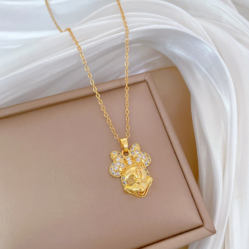 Collana con ciondolo a farfalla in strass di lusso da donna, catena in acciaio al titanio, gioielli delicati per clavicola, design geometrico elegante